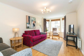 Dicksonfield Quiet Central Family Apartment with Parking